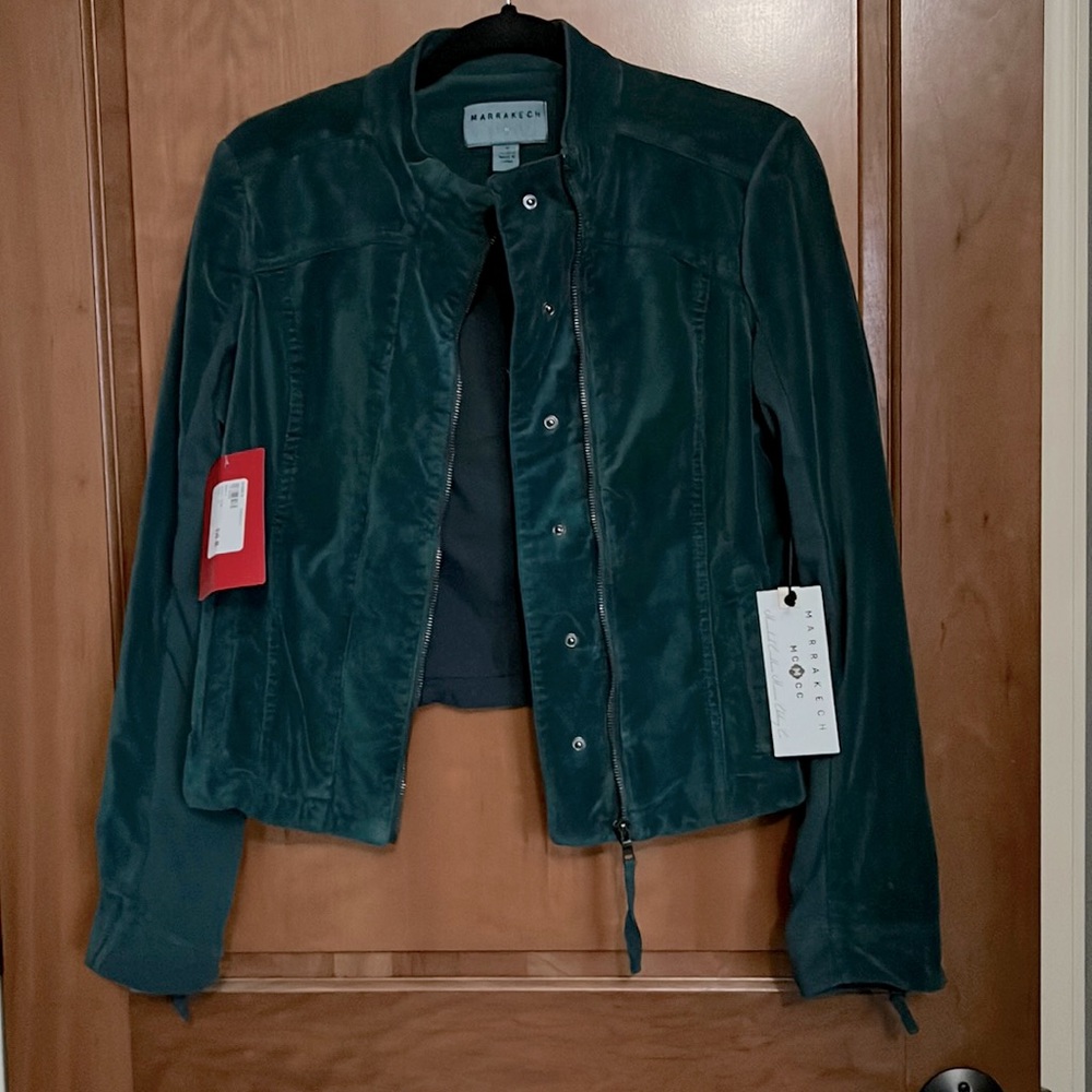 Brand new, super cute short jacket. Bought at Evereve, but bought wrong size.